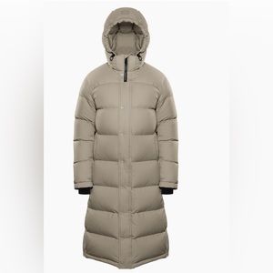 Brand new (with tags) long aritzia superpuff